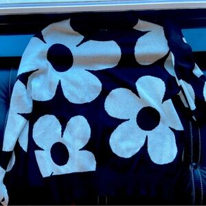 Nikka K brand long sleeve light sweater with floral detail